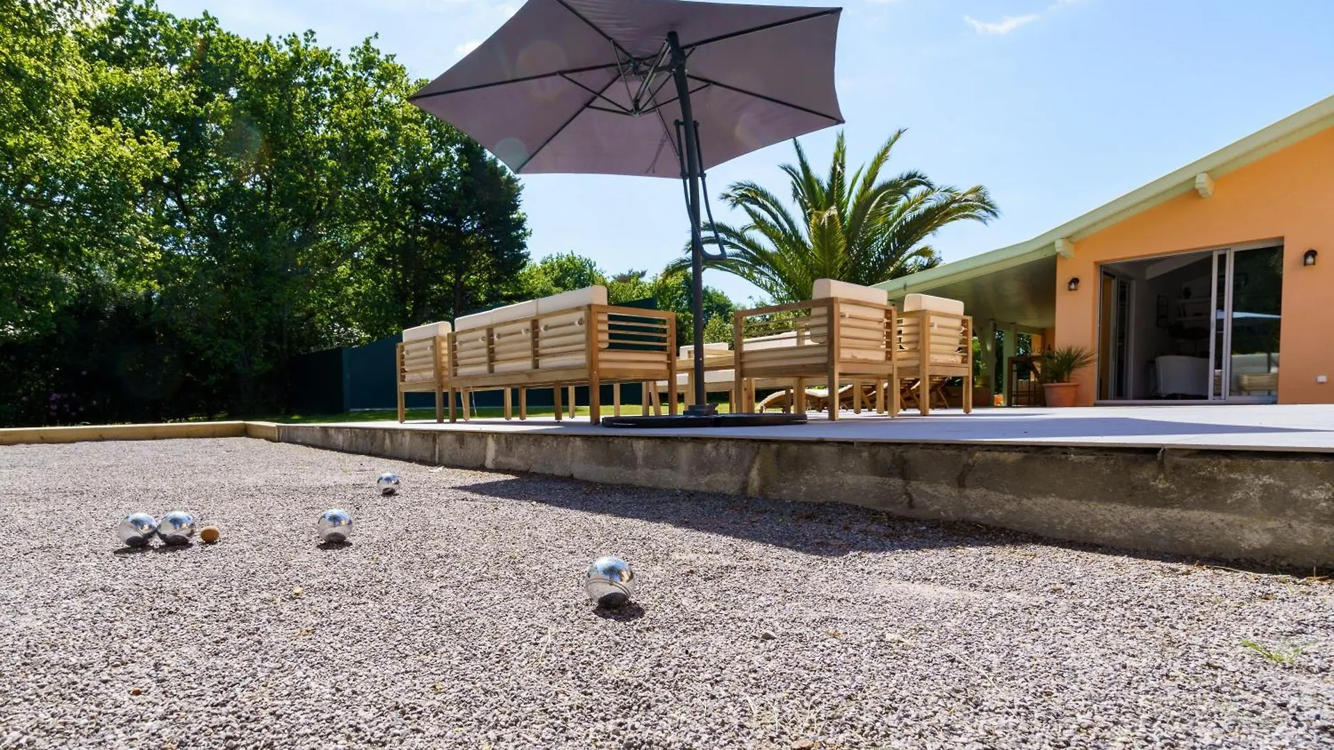 Bed & Breakfast Villa La Conciergerie A Biarritz, Avec Fronton Pour Pelote Basque, Boulodrome, Bar-Comptoir